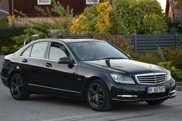 1.8B Automat Navi Xenon PDC Oryginał Lakier 2 KPL KÓŁ Sprowadzony